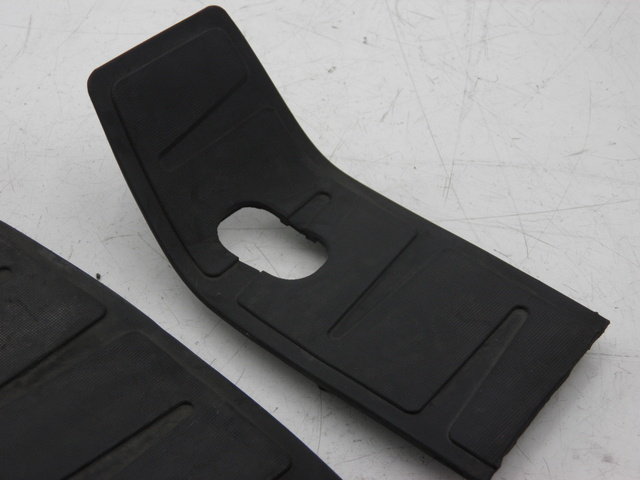 photo de FLOOR PANEL RUBBER PIAGGIO MP3 400 (2007 - 2009)