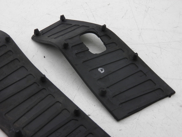 photo de FLOOR PANEL RUBBER PIAGGIO MP3 400 (2007 - 2009)