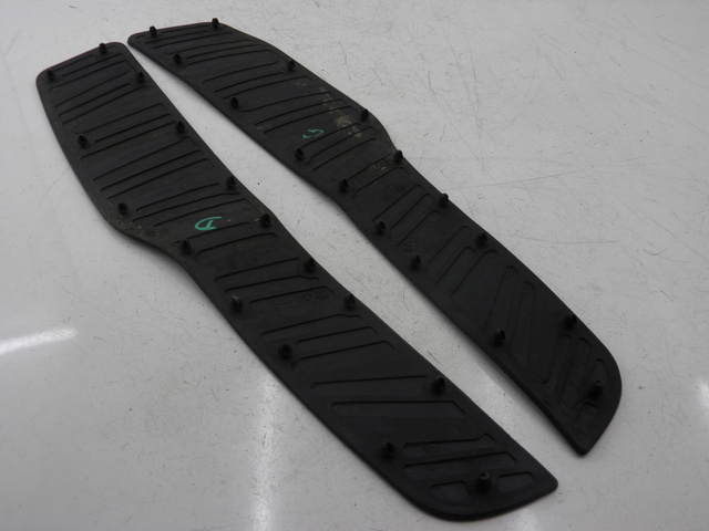 photo de FLOOR PANEL RUBBER PIAGGIO X8 STREET 125 (2006 - 2007)