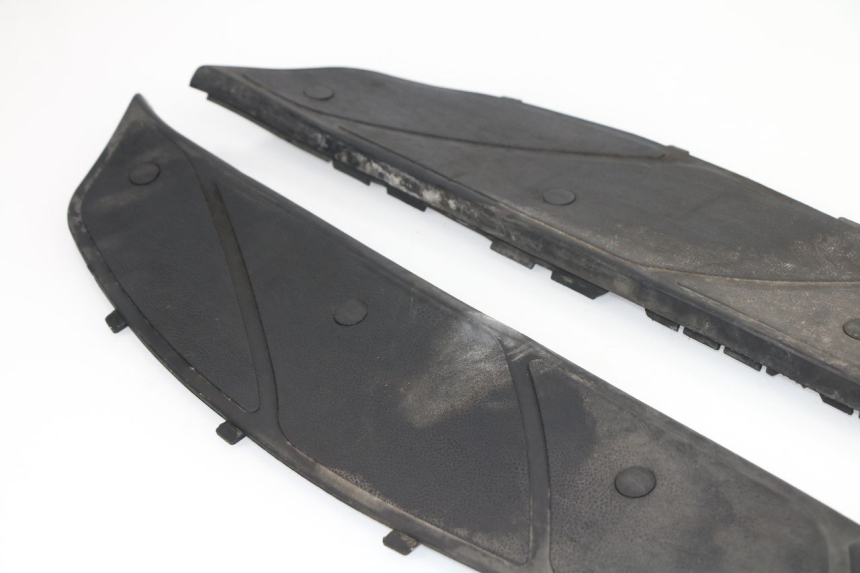 photo de FLOOR PANEL RUBBER PIAGGIO X9 EVOLUTION 125 (2003 - 2007)