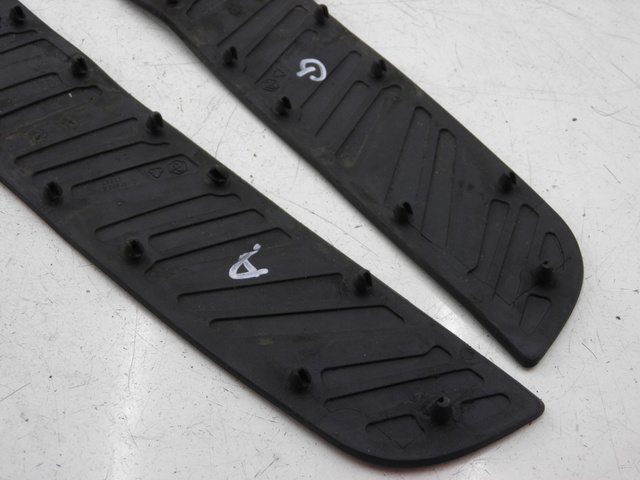photo de FLOOR PANEL RUBBER PIAGGIO XEVO - X EVO 125 (2007 - 2016)