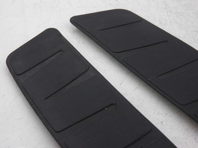 photo de FLOOR PANEL RUBBER PIAGGIO XEVO - X EVO 125 (2007 - 2016)
