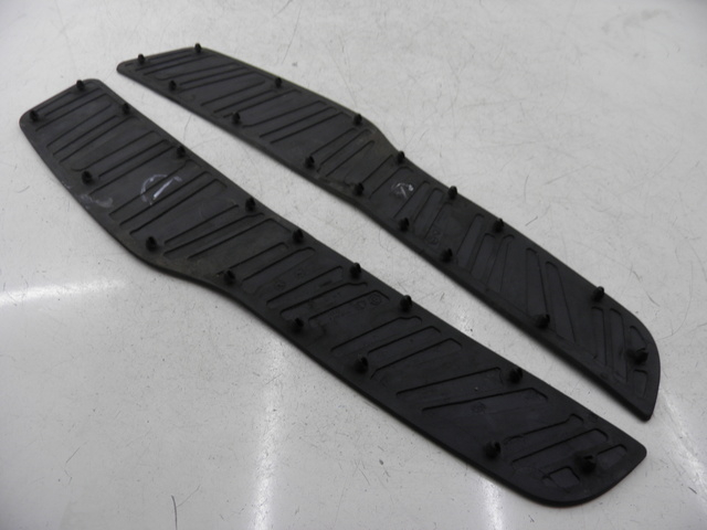 photo de FLOOR PANEL RUBBER PIAGGIO XEVO - X EVO 125 (2010 - 2015)