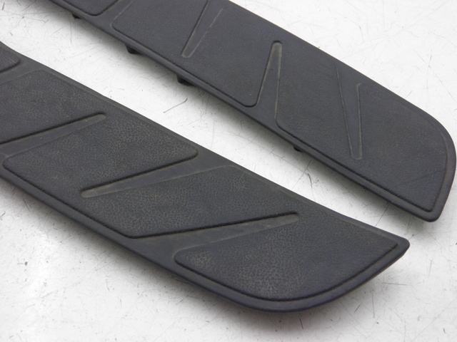 photo de FLOOR PANEL RUBBER PIAGGIO XEVO - X EVO 125 (2010 - 2015)