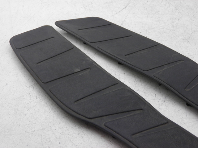 photo de FLOOR PANEL RUBBER PIAGGIO XEVO - X EVO 125 (2010 - 2015)