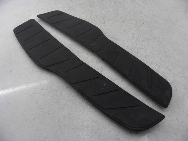 photo de FLOOR PANEL RUBBER PIAGGIO XEVO - X EVO 125 (2010 - 2015)