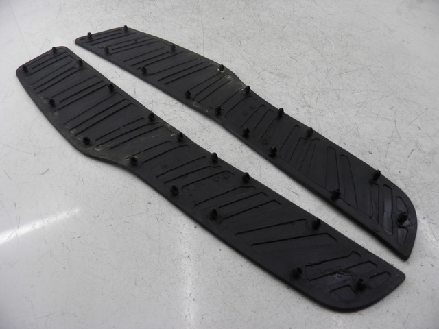 photo de FLOOR PANEL RUBBER PIAGGIO XEVO - X EVO 125 (2010 - 2015)