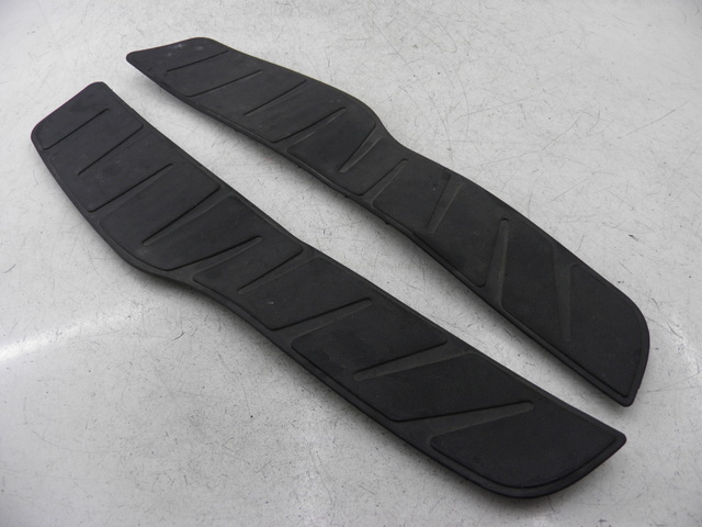 photo de FLOOR PANEL RUBBER PIAGGIO XEVO - X EVO 125 (2010 - 2015)