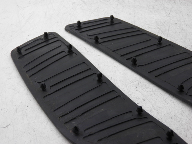 photo de FLOOR PANEL RUBBER PIAGGIO XEVO - X EVO 125 (2010 - 2015)