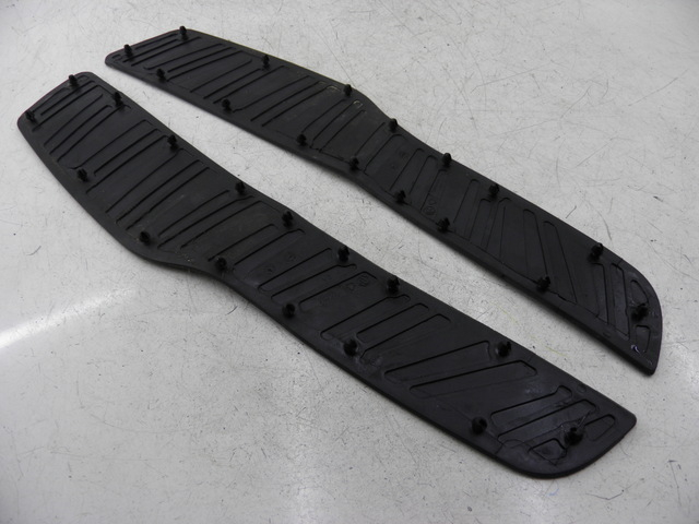 photo de FLOOR PANEL RUBBER PIAGGIO XEVO - X EVO 125 (2010 - 2015)