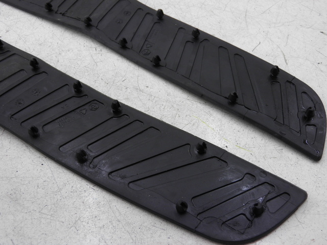 photo de FLOOR PANEL RUBBER PIAGGIO XEVO - X EVO 125 (2010 - 2015)