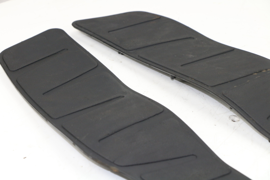 photo de FLOOR PANEL RUBBER PIAGGIO XEVO - X EVO 125 (2010 - 2015)