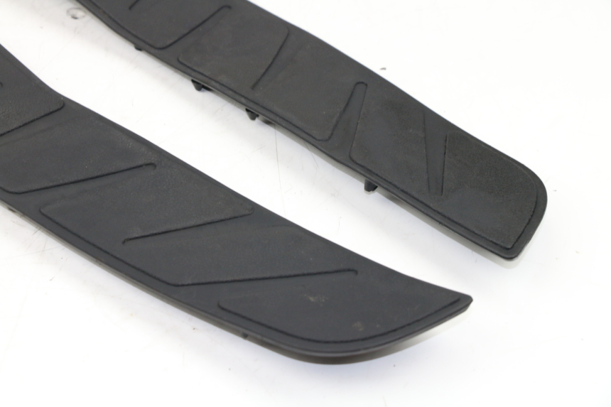 photo de FLOOR PANEL RUBBER PIAGGIO XEVO - X EVO 125 (2010 - 2015)