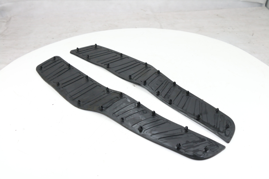 photo de FLOOR PANEL RUBBER PIAGGIO XEVO - X EVO 125 (2010 - 2015)