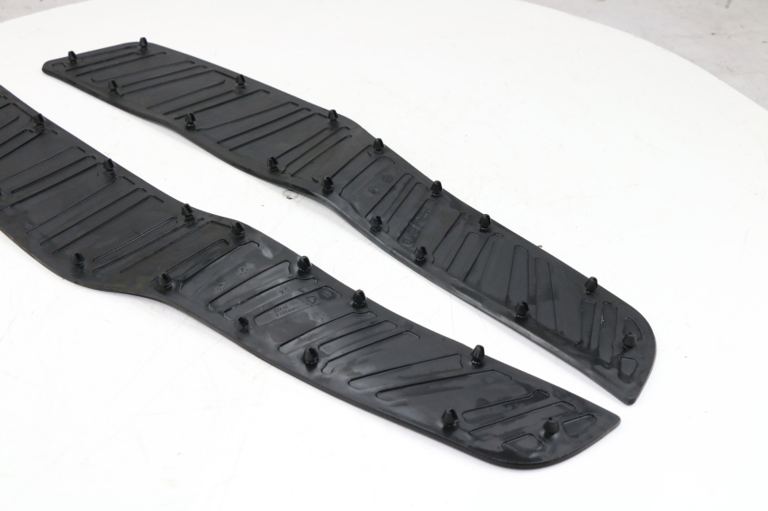 photo de FLOOR PANEL RUBBER PIAGGIO XEVO - X EVO 125 (2010 - 2015)