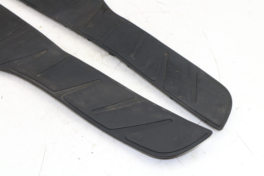 photo de FLOOR PANEL RUBBER PIAGGIO XEVO - X EVO 125 (2007 - 2016)