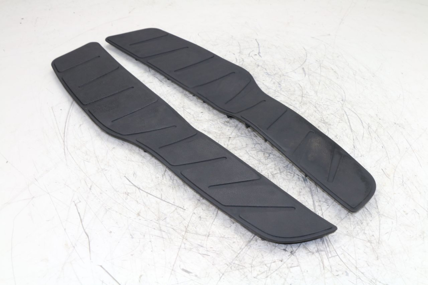 photo de FLOOR PANEL RUBBER PIAGGIO XEVO - X EVO 125 (2010 - 2015)