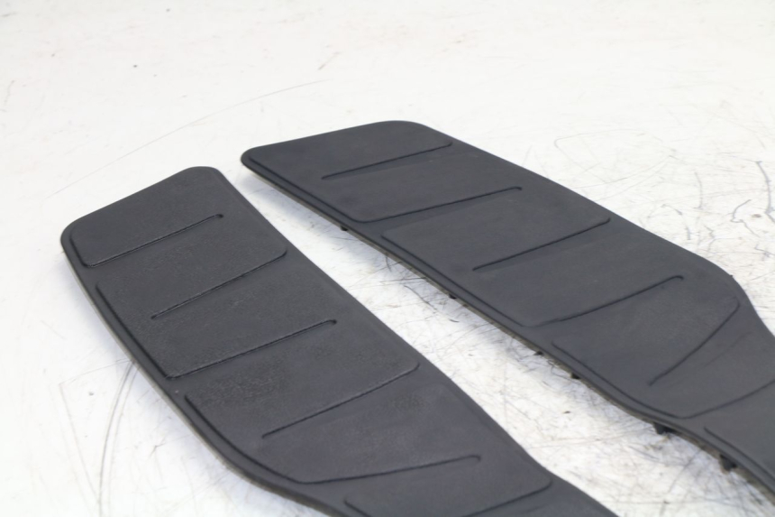 photo de FLOOR PANEL RUBBER PIAGGIO XEVO - X EVO 125 (2010 - 2015)