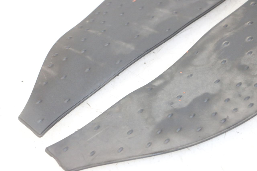 photo de FLOOR PANEL RUBBER APRILIA SCARABEO GT TOURING 125 (1999 - 2005)