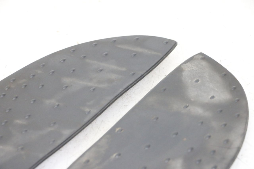 photo de FLOOR PANEL RUBBER APRILIA SCARABEO GT TOURING 125 (1999 - 2005)
