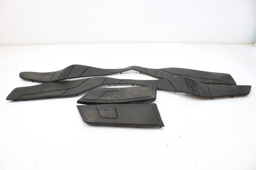 photo de FOOTBOARD MAT SUZUKI AN BURGMAN 400 (2006 - 2010)