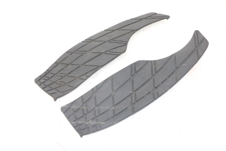 photo de FOOTBOARD MAT SUZUKI UH BURGMAN 125 (2002 - 2006)