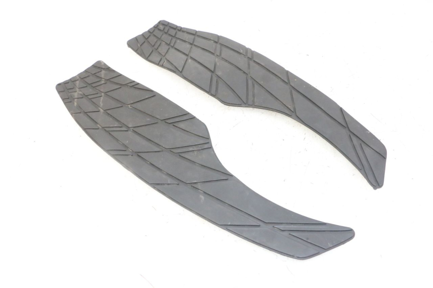 photo de FOOTBOARD MAT SUZUKI UH BURGMAN 125 (2002 - 2006)