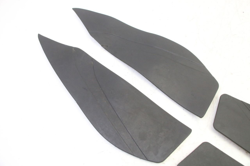 photo de FLOOR PANEL RUBBER YAMAHA XMAX X-MAX 125 (2021 - 2025)