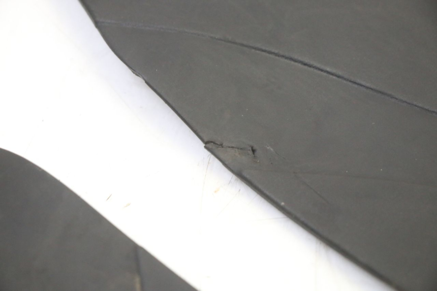 photo de FLOOR PANEL RUBBER YAMAHA XMAX X-MAX 125 (2021 - 2025)
