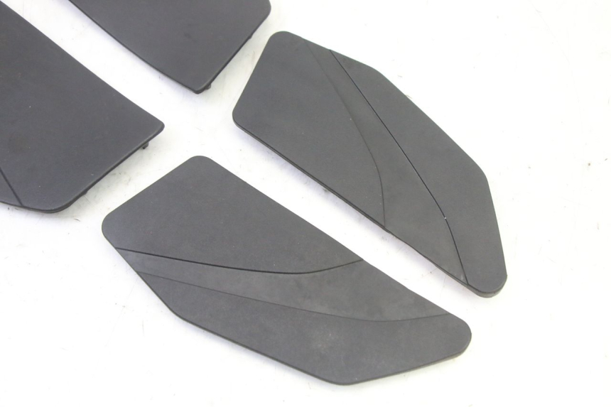 photo de FLOOR PANEL RUBBER YAMAHA XMAX X-MAX 125 (2021 - 2025)