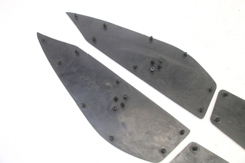 photo de FLOOR PANEL RUBBER YAMAHA XMAX X-MAX 125 (2021 - 2025)
