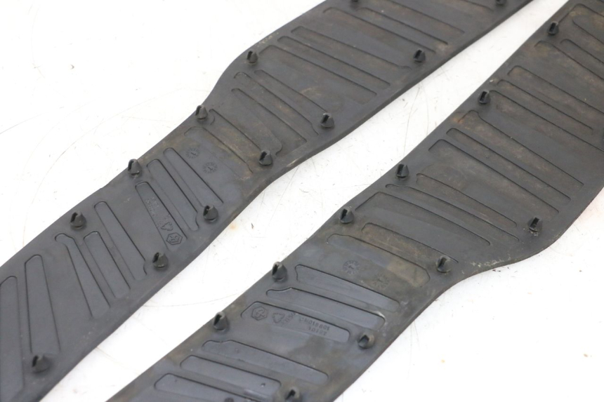 photo de FLOOR PANEL RUBBER PIAGGIO X8 125 (2004 - 2007) - Alternative perspective