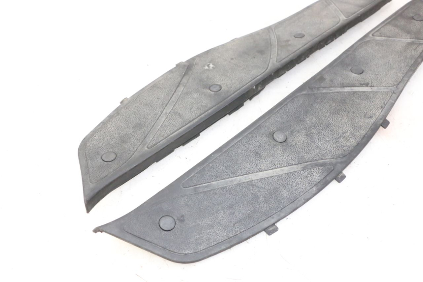 photo de FLOOR PANEL RUBBER PIAGGIO X9 EVOLUTION 125 (2003 - 2007)