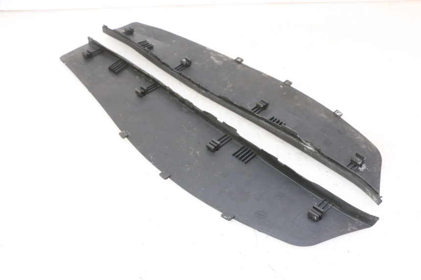 photo de FLOOR PANEL RUBBER PIAGGIO X9 EVOLUTION 125 (2003 - 2007)