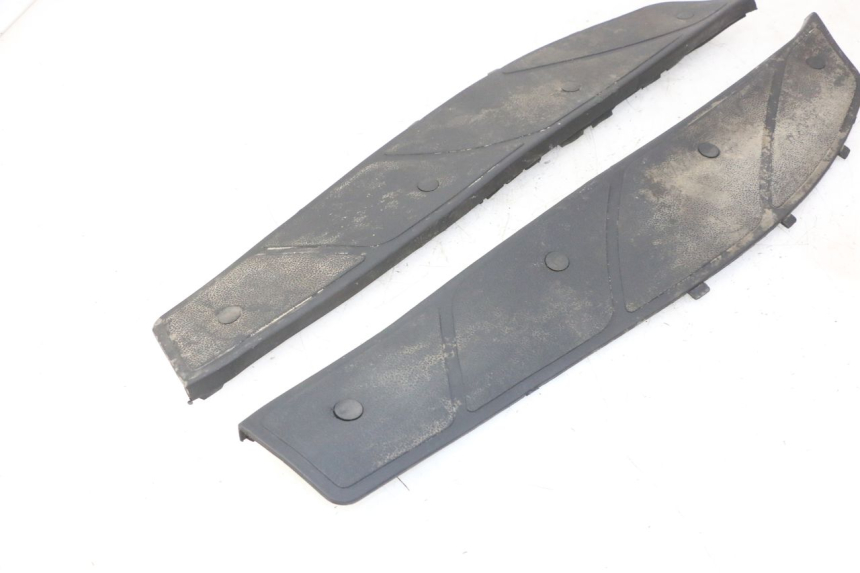 photo de FLOOR PANEL RUBBER PIAGGIO X9 EVOLUTION 125 (2003 - 2007)