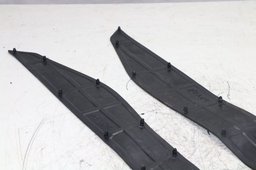 photo de FLOOR PANEL RUBBER YAMAHA YP MAJESTY ABS 400 (2007 - 2009)