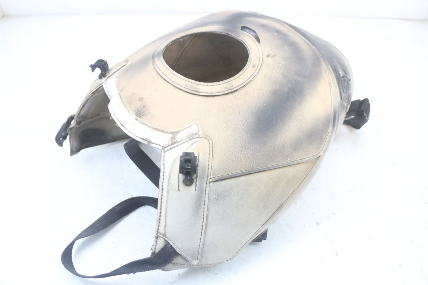 photo de FUEL TANK COVER SUZUKI GSR 750 (2011 - 2017)