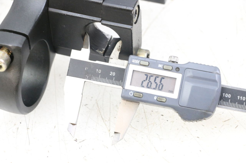 photo de YOKES FORK APOLLO RFZ 140