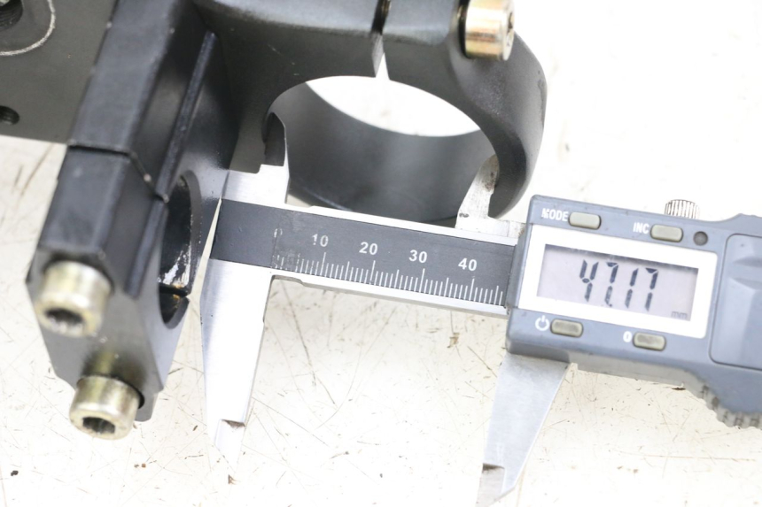 photo de YOKES FORK APOLLO RFZ 140