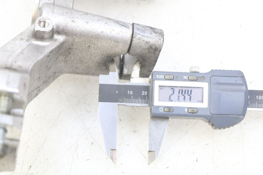 photo de UPPER TRIPLE CLAMP SUZUKI BURGMAN 650 (2002 - 2004)