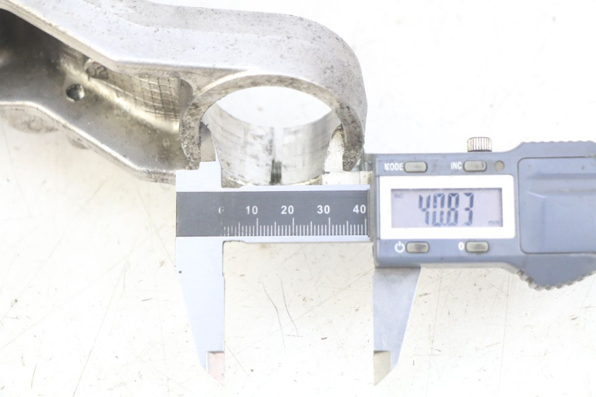 photo de UPPER TRIPLE CLAMP SUZUKI BURGMAN 650 (2002 - 2004)
