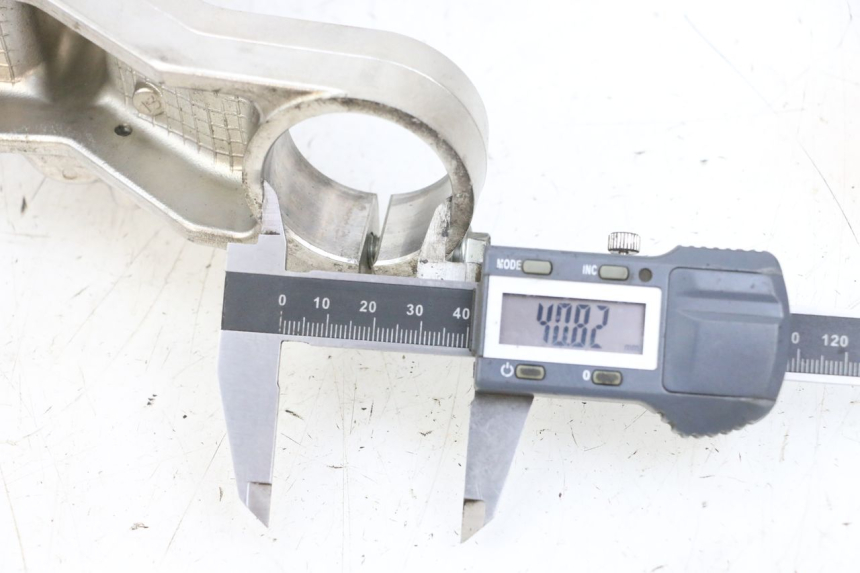 photo de UPPER FORK YOKE SUZUKI BURGMAN 650 (2013 - 2020)