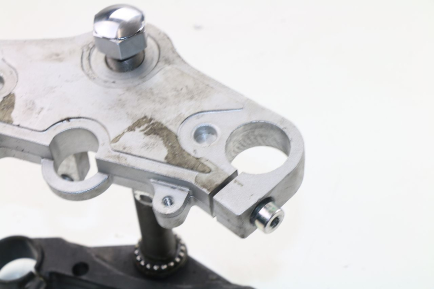 photo de UPPER FORK YOKE DAELIM VJ ROADWIN 125 (2004 - 2007)