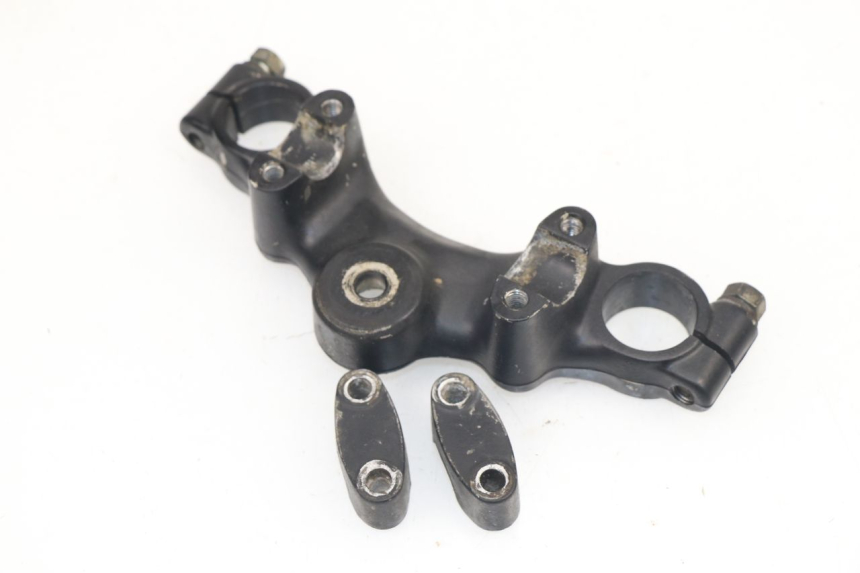 photo de UPPER FORK YOKE SUZUKI GN 125 (1997 - 2000)