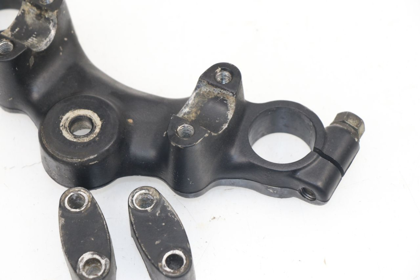 photo de UPPER FORK YOKE SUZUKI GN 125 (1997 - 2000)