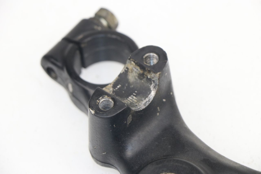 photo de UPPER FORK YOKE SUZUKI GN 125 (1997 - 2000)