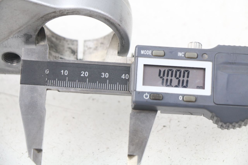 photo de UPPER FORK YOKE SUZUKI GSX-F GSXF 600 (1998 - 2004)