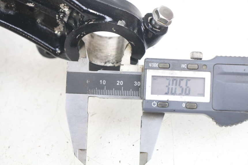 photo de UPPER TRIPLE CLAMP HONDA CM 125 (1983 - 2003)