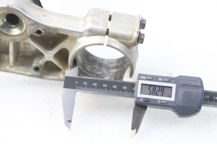 photo de UPPER FORK YOKE HONDA CRF CR-F 450 (2005 - 2008)
