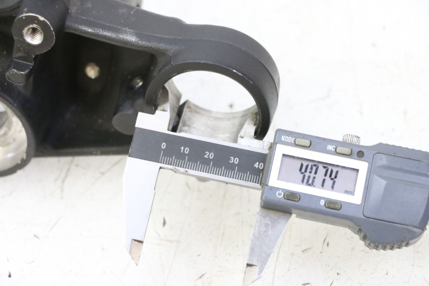 photo de UPPER FORK YOKE HONDA NTV DEAUVILLE 650 (2001 - 2006)